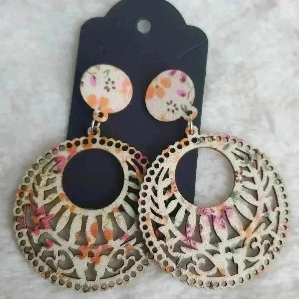 3/$15 New White Wooden Floral Fabric Earrings - Picture 3 of 3